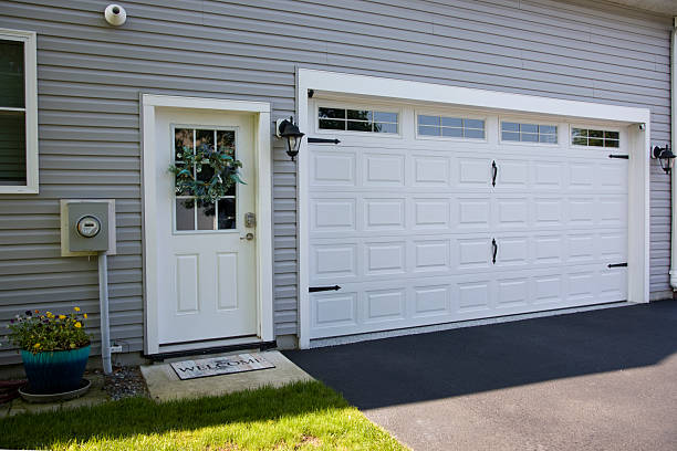 24/7 Emergency Garage Door Panel Replacement experts in Leonardo, NJ